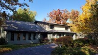 Building Photo - 1043 Ridgewood Dr