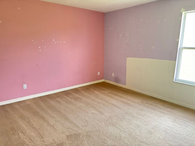 Building Photo - Call Ed for showings (352) 217-0284
