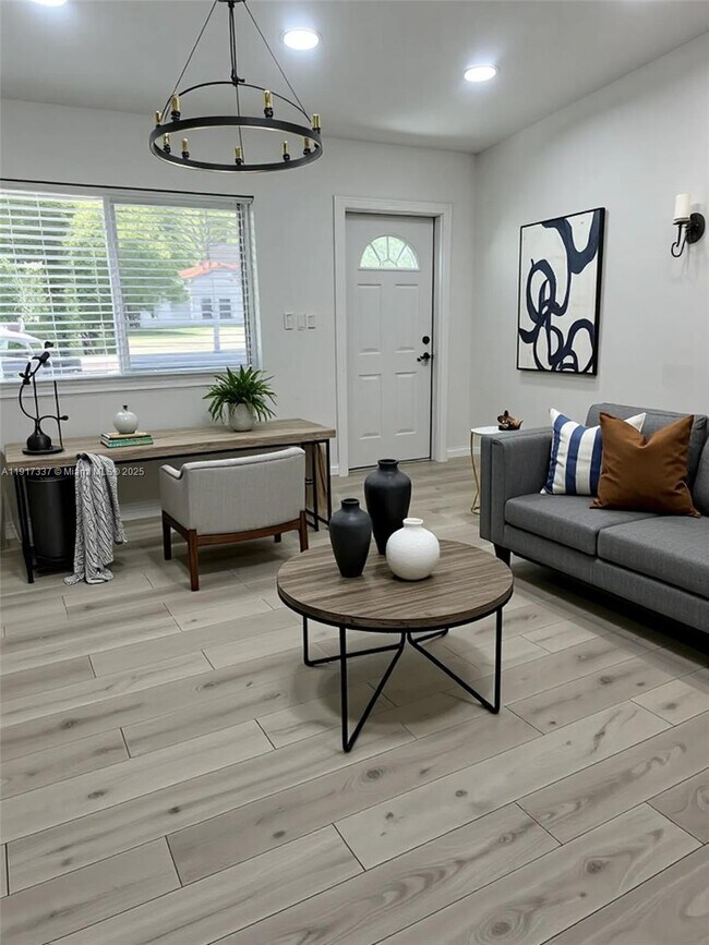 Building Photo - 16204 NE 18th Ct