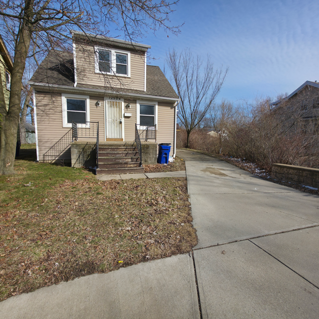 Primary Photo - CLE 3 bed, 1 bath Single Family Home- Avai...