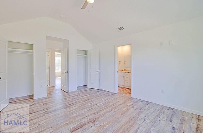 Building Photo - 89 Horsecreek Rd