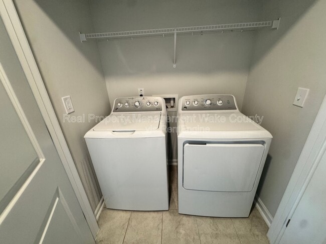 Building Photo - 2727 Chert Ln