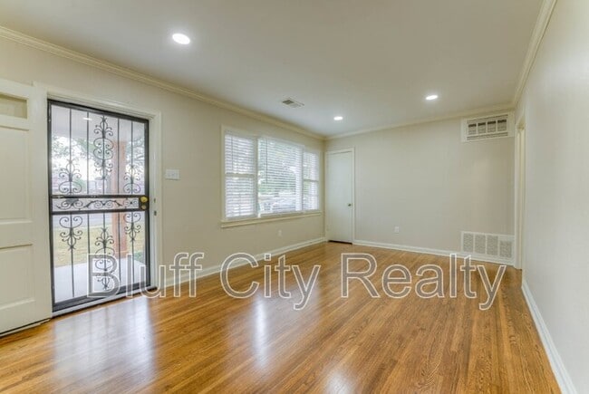 Building Photo - 1363 Colonial Rd