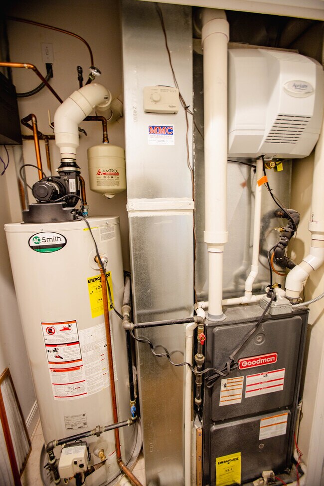 Building Photo - 843 W Fletcher St