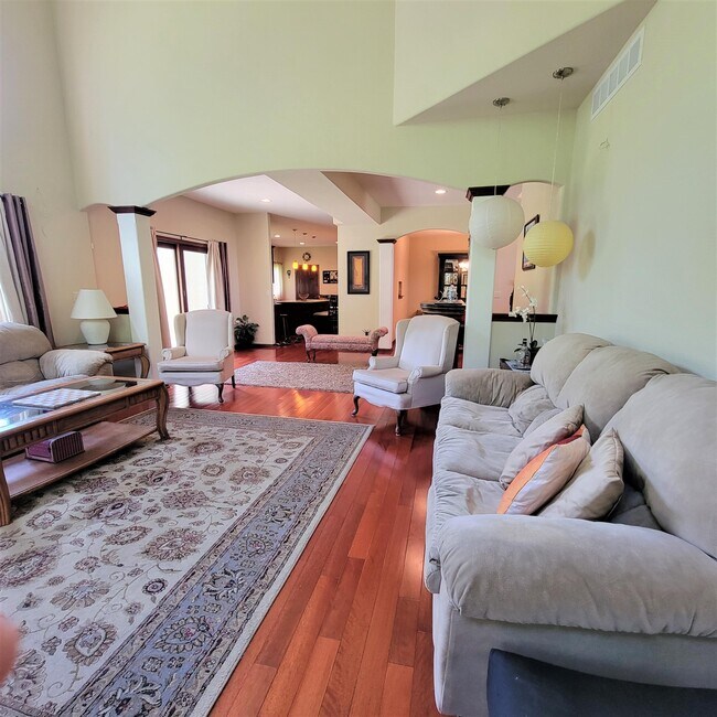 Building Photo - 520 Golden Eagle Ct