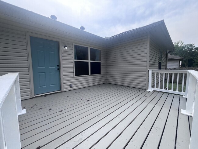 Building Photo - 34 Shamsie Dr