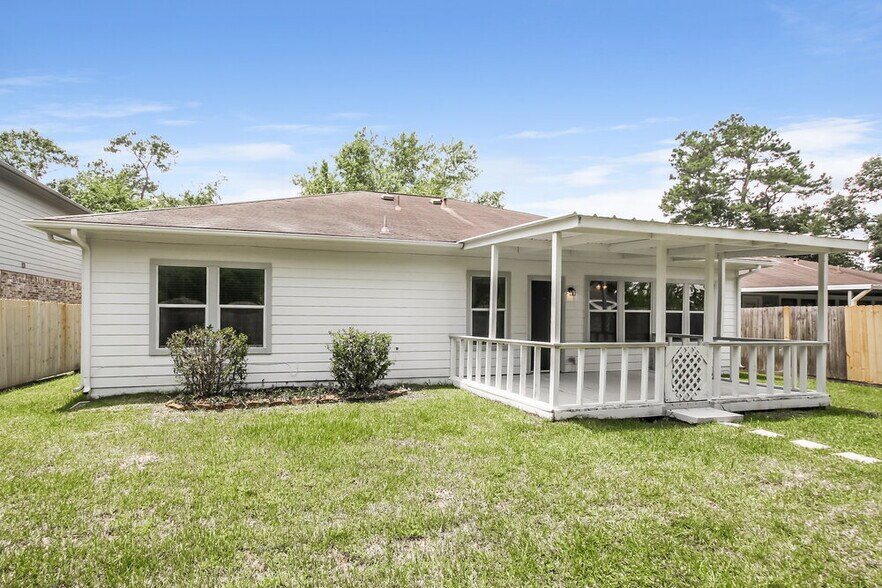 Building Photo - 16906 N Lighthouse Dr