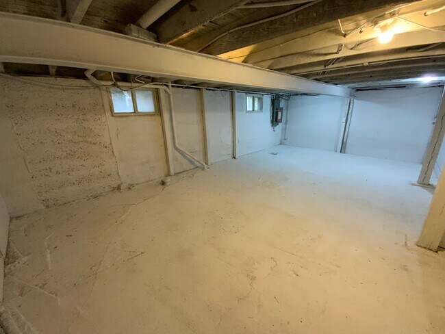 Building Photo - 3 Bedroom House for Rent