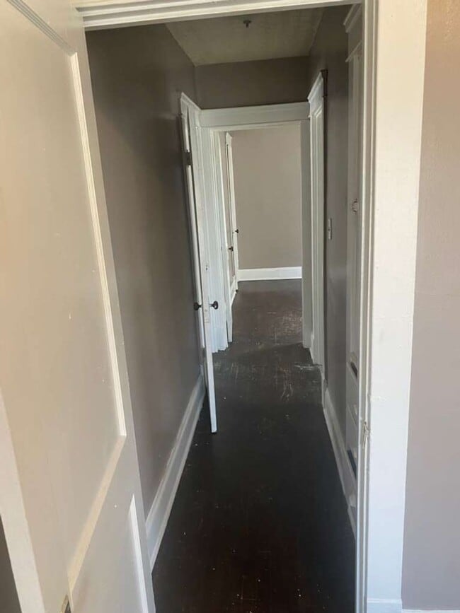 Building Photo - 10012 Manor Ave