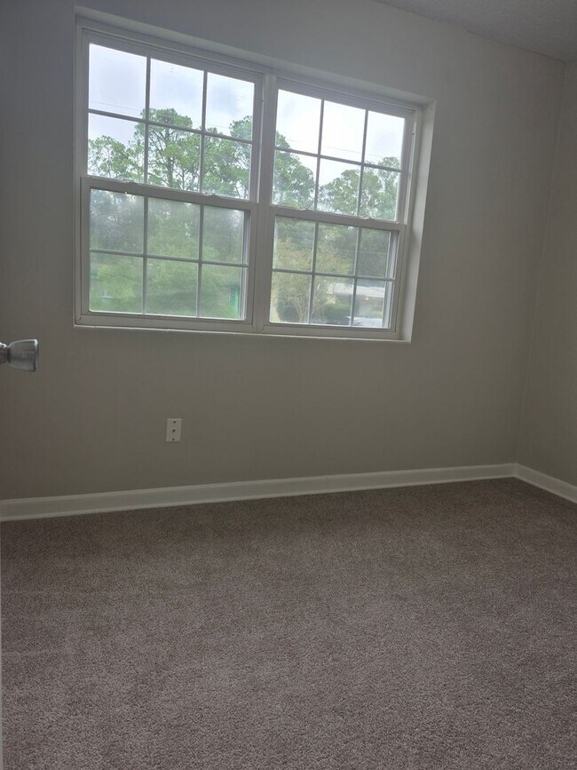 Building Photo - Welcome home