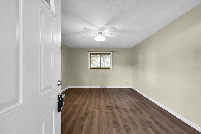 Building Photo - Affordable 3 Bedroom Home