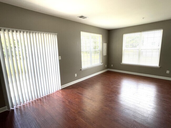 Building Photo - 262 Garrison Way