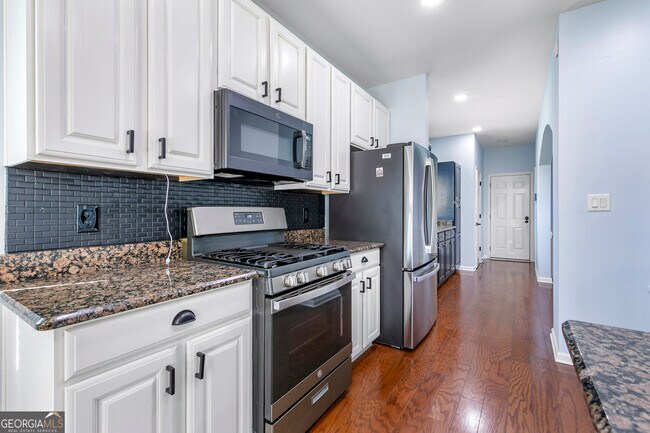 Building Photo - 6461 Edgewater Cove