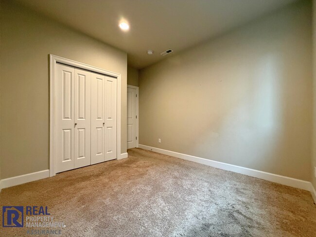 Building Photo - 15584 SW Thrush Ln