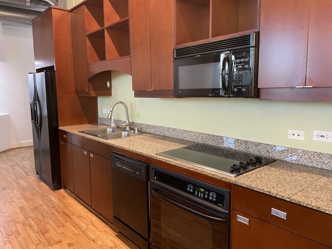 Building Photo - 1401 Calumet St