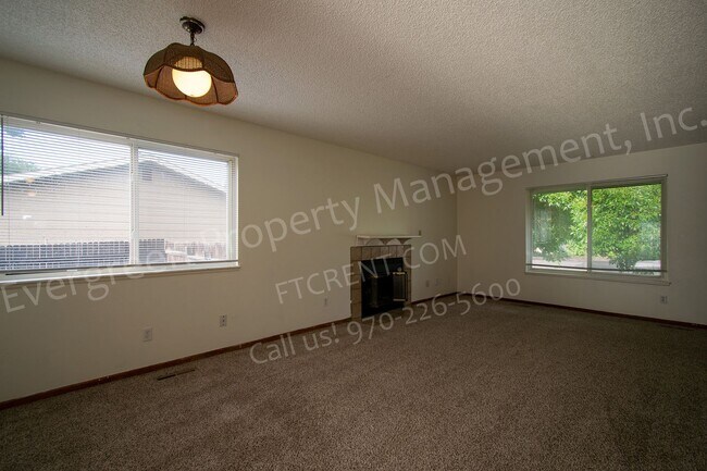 Building Photo - 704 Ponderosa Dr