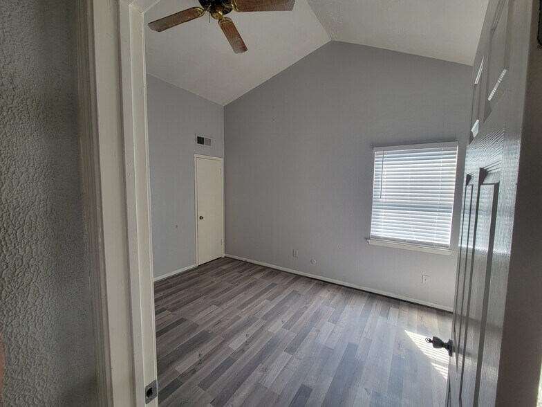 Upstairs studio suite/theater/office - 12247 W Village Dr