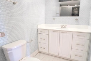 Building Photo - 254 Newbury St