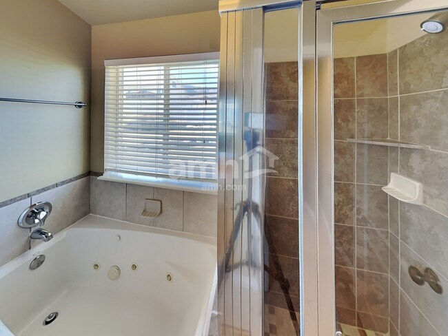 Building Photo - 3703 Lake Vista Dr