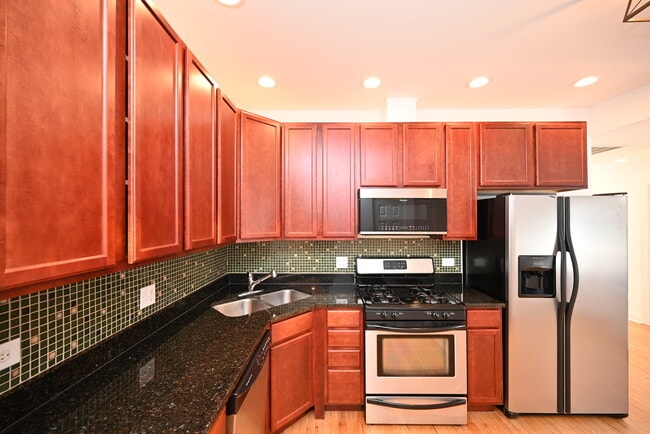 Building Photo - 7404 N Oakley Ave