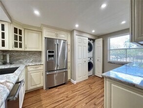 Building Photo - 7340 Lake Cir Dr
