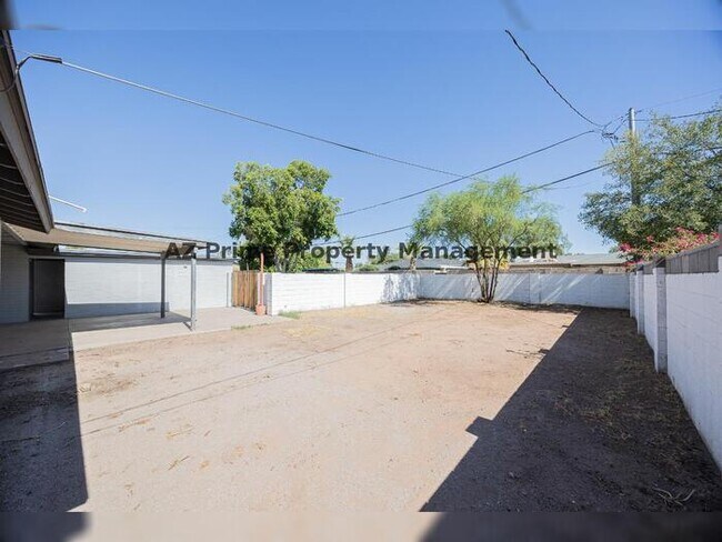 Building Photo - 1808 W Thomas Rd