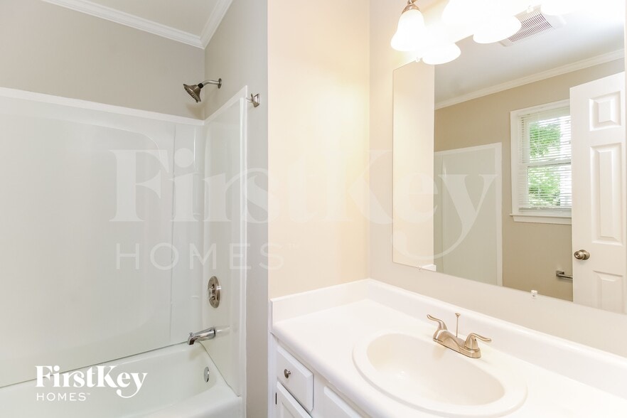 Building Photo - 3007 Amidon Dr
