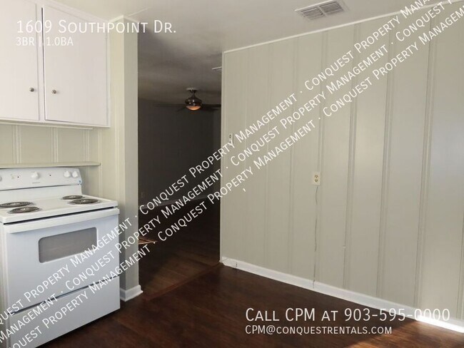 Building Photo - 1609 Southpoint Dr