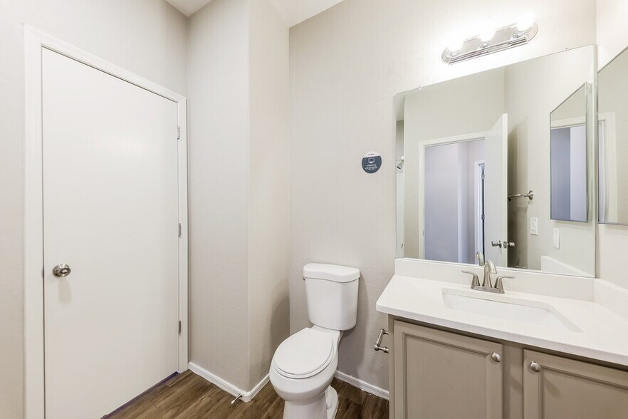 Building Photo - 16862 W Post Dr