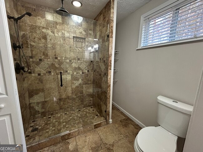 Building Photo - 240 White Pines Dr