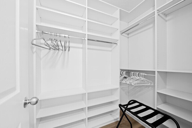 Building Photo - 720 S Sapodilla Ave