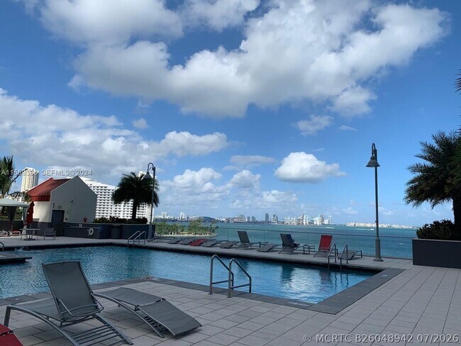 Building Photo - 1155 Brickell Bay Dr