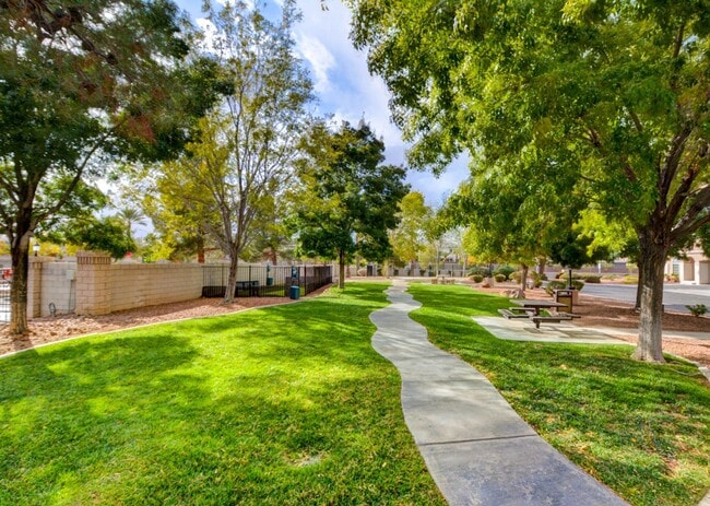 Building Photo - Renovated and Modern. This fantastic 2br in a gated community in Silverado Ranch has all the amen...