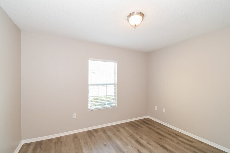 Building Photo - 11732 Silver Hill Dr