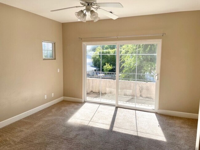 Building Photo - Newer 5 Bedroom House Close to Cal Poly