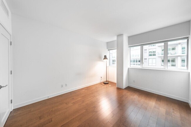 Building Photo - 800 Ave at Port Imperial