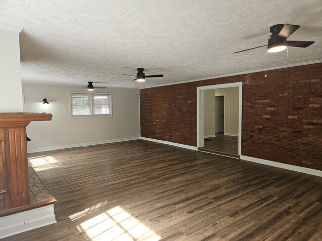 Building Photo - 853 Shannon Dr