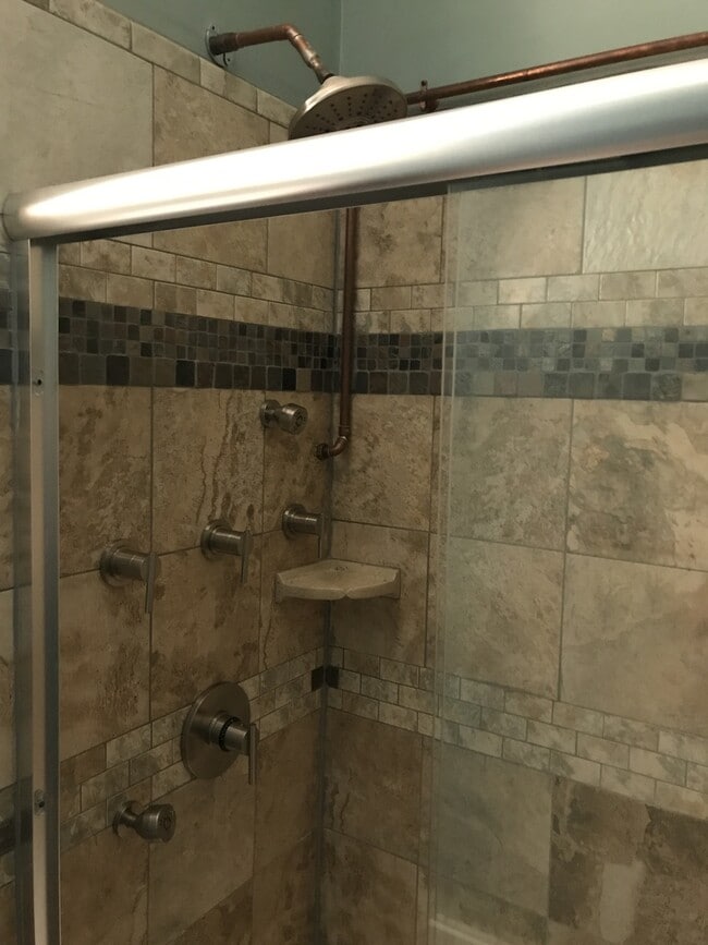 Building Photo - Charming 2 Bedroom/2 Bathroom Apartment in...