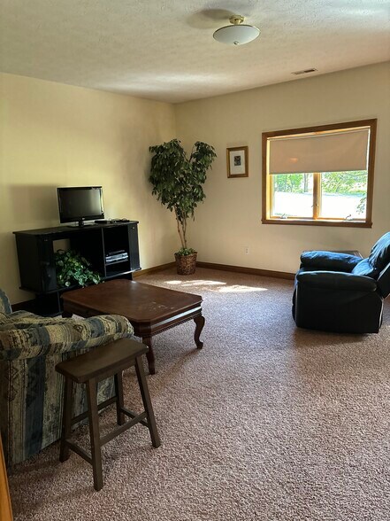 Tv area - 1099 N County Road 300 E