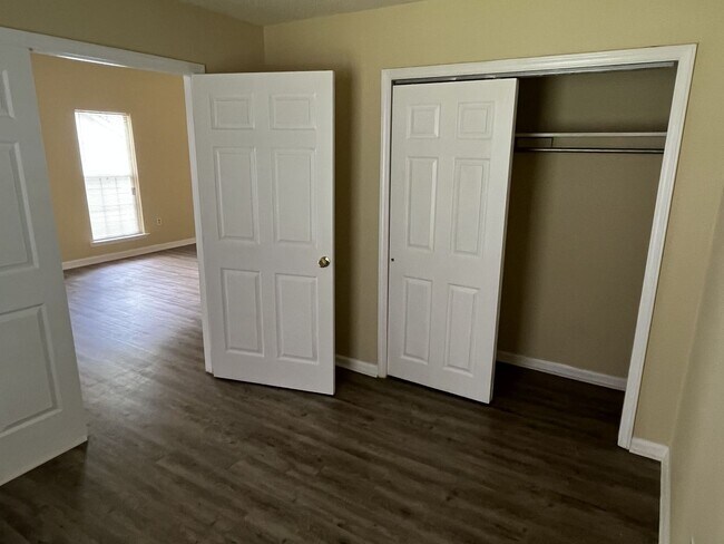 Building Photo - Cute 3 Bed, 2 Bath Ranch Home off East W.T...