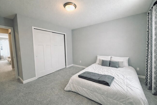 Building Photo - Beautiful New Construction 5bed 4bath Home in Otsego