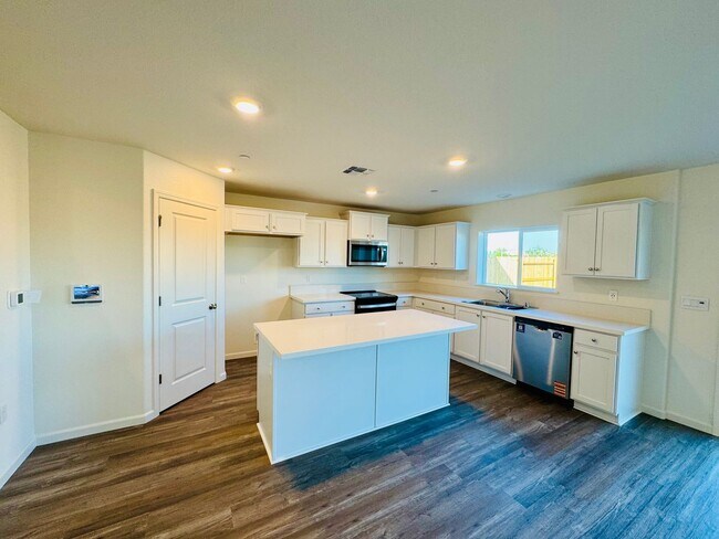 Building Photo - REDUCED!  BRAND NEW - 5 Bedroom + Loft, 3 ...