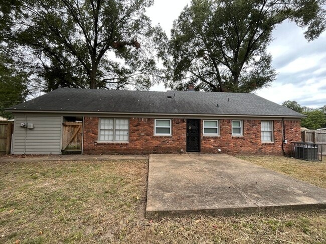 Building Photo - 3684 Bedford Ln - Available Now!