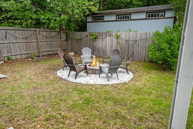 Building Photo - Whitemarsh Island Gem - Charming 3-Bedroom Home on a Corner Lot in Battery Point