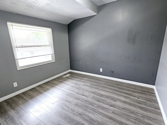 Building Photo - 55 San Rafael Ct