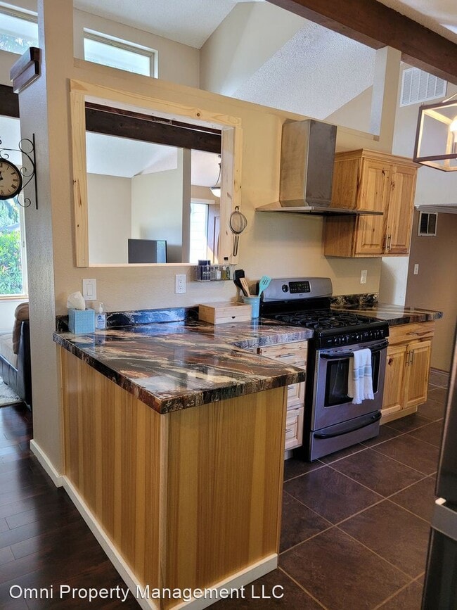 Building Photo - 3 br, 2 bath House - 724 B Street