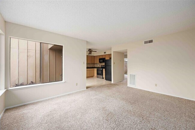 Building Photo - 12033 Bob White Dr