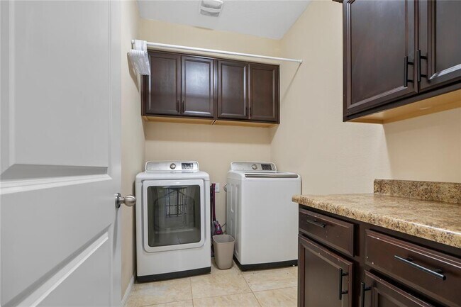 Building Photo - 13400 Briarwick Dr