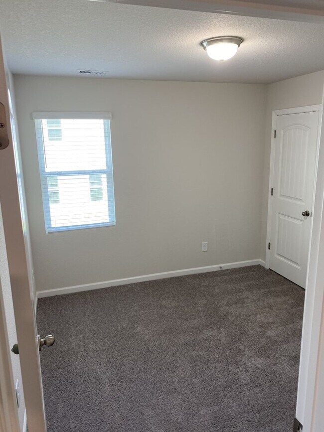 Building Photo - 3 Bedroom Wiggins Village