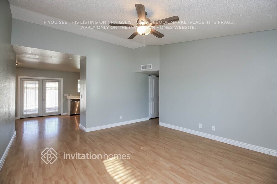 Building Photo - 2926 E Escondido Ave